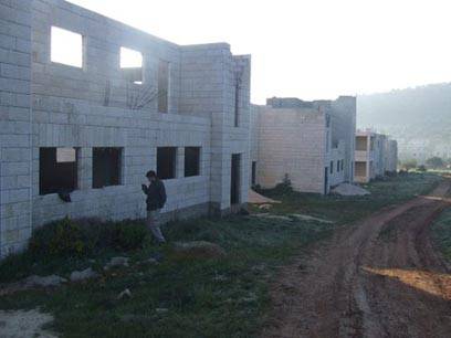 Settlers try to stop new Palestinian city