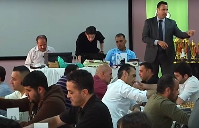 8 أعوام وينافس على بطولة فلسطين الأولى للشطرنج
