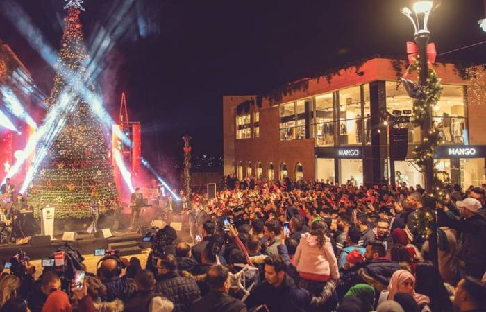 مدينة روابي تحتفل بإضاءة شجرة الميلاد