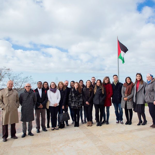 "طلاب من جامعة "جون هوبكينز