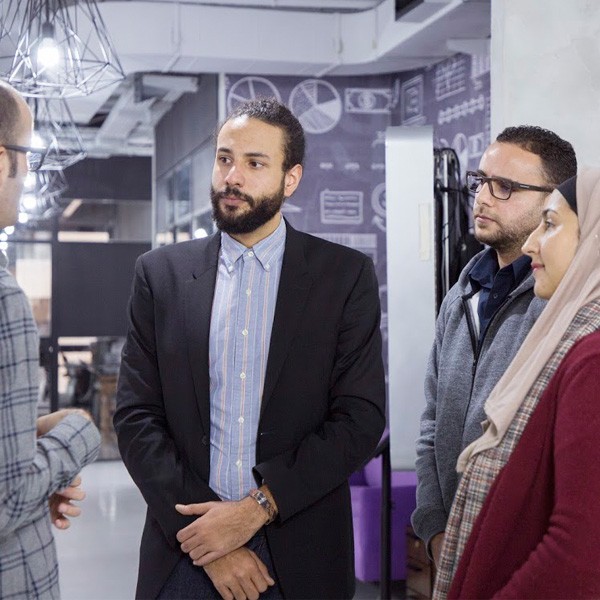 مجموعة من مؤسسة "لنبني فلسطين