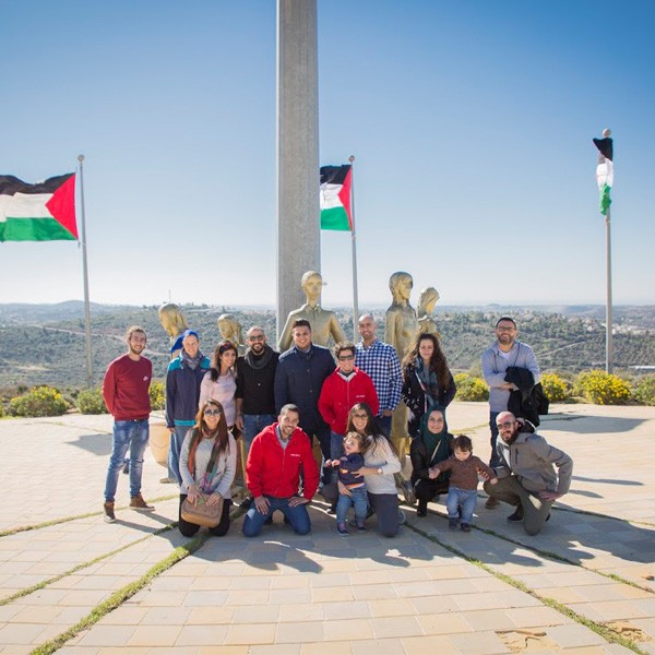 "وفد من مؤسسة "الأنوف الحمراء