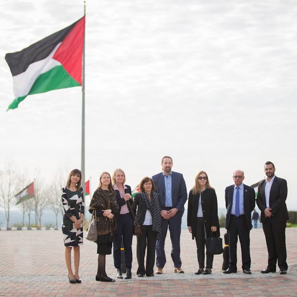 وفد من البنك المركزي السويدي