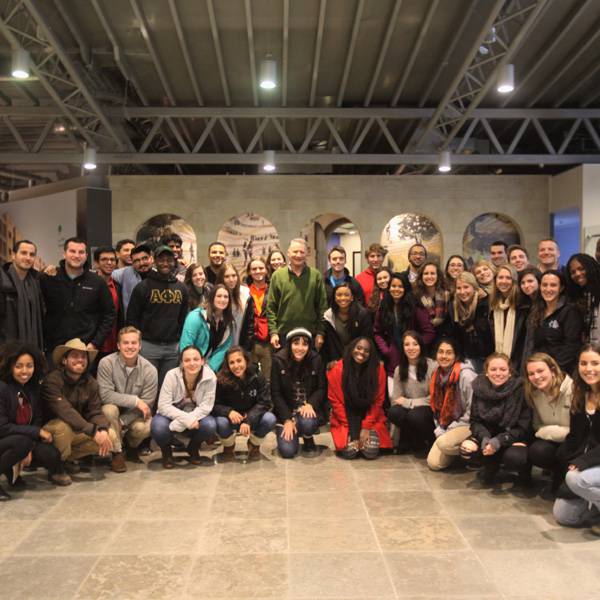 طلاب من عدة جامعات أمريكية
