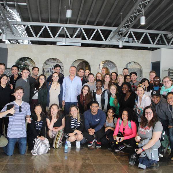 طلاب من عدة جامعات أمريكية
