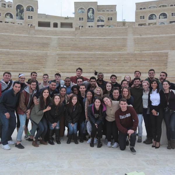 طلاب من جامعة ماساتشوستس وجامعة بوسطن
