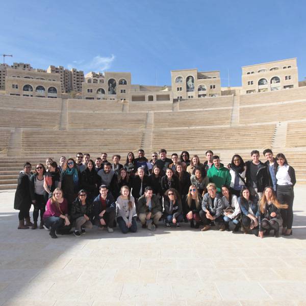 طلاب من عدة جامعات أمريكية
