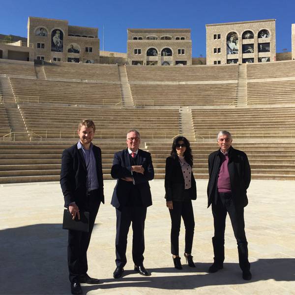 روبرت فيندلي، مدير، أكسفورد للتعليم العالمي - المملكة المتحدة، عزام الدقاق، عضو مجلس إدارة، شركة المستقبل للتطويرالتربوي - فلسطين