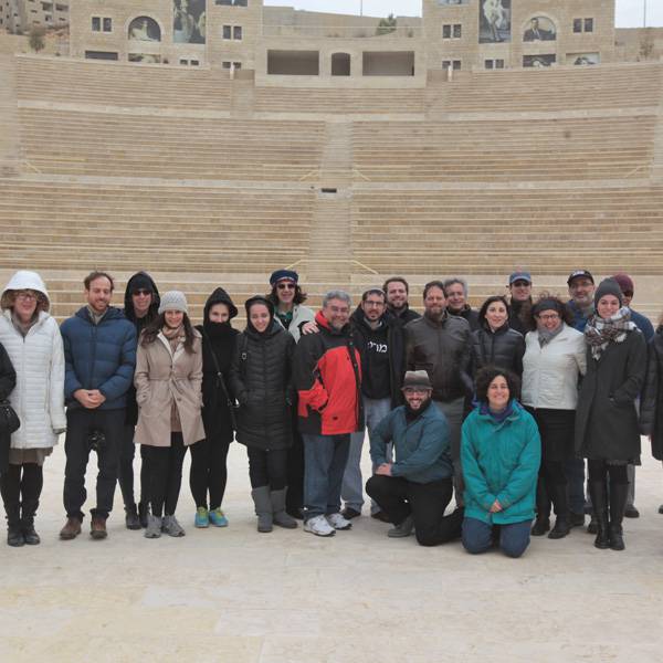 إريك فنجرهات، الرئيس التنفيذي، ومجموعة من مدراء مؤسسة هيليل الدولية