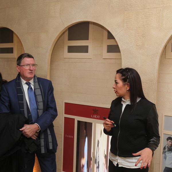 بريندان ميتشيري ، مدير، كارولين خلف، نائب المدير - المجلس الثقافي البريطاني في فلسطين