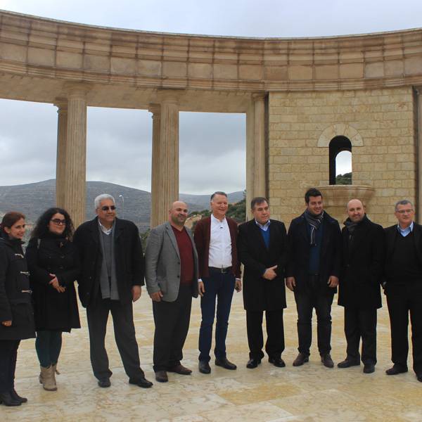 د. باسم أبو عصب، رئيس مجلس الإدارة، وأعضاء الهيئة الإدارية - نادي هلال القدس
