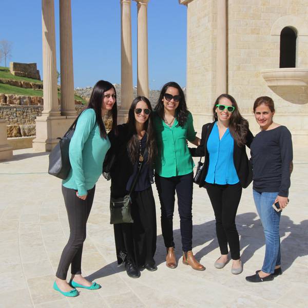 ماريان مونتالفو، رولا سعد، برنامج الشراكة مع الشباب، وإيميلي مارتينيز، مؤسسة التعليم ما بعد المدرسة، إيمي مونتالفو، ون باس للإنتاج