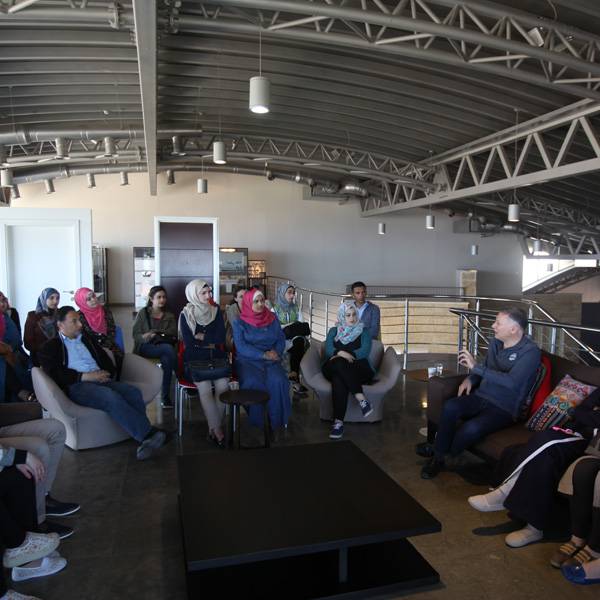 طلاب من قسم العلاقات العامة - جامعة النجاح الوطنية
