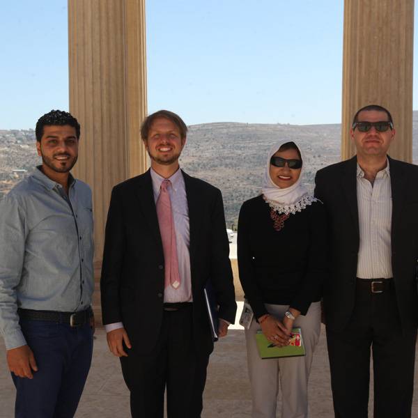 كيربي رولينج، المستشار الاقتصادي، هوما حسن، المستشار الإقتصادي، مهند الجاعوني، كبير المستشارين - القنصلية الأمريكية العامة في القدس