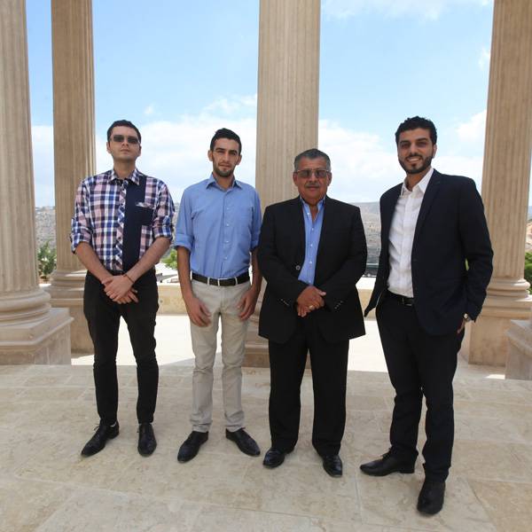 خافيير سانتوس بلازارتي، سفير الإكوادور لدى فلسطين، توني عيد أريلانو، وزارة الخارجية، حسن القطامي، مترجم - الاكوادور