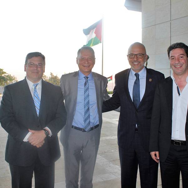 تيد دويتش، ممثل الدائرة الإنتخابية الواحدة والعشرين لولاية فلوريدا في الكونغرس، ودونالد بلوم - القنصلية الأميركية العامة في القدس