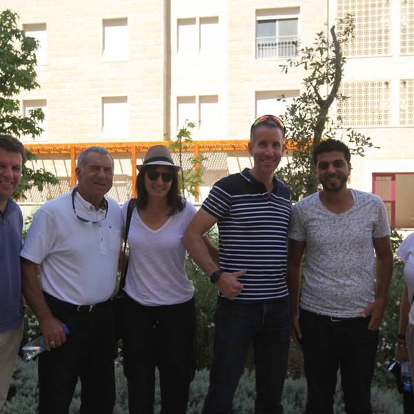 مجموعة من السياح الكنديين
