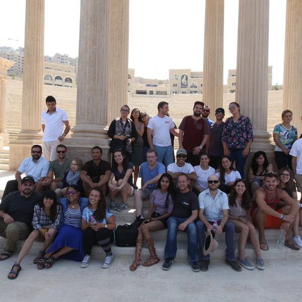 طلاب من عدة جامعات أمريكية
