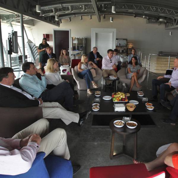 وفد من أعضاء البرلمان البريطاني
