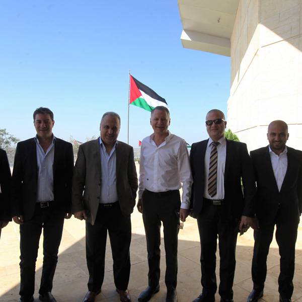 مالك ملحم، الرئيس التنفيذي، ريتش جروب - الأردن، وأمجد العسيلي، الرئيس التنفيذي، الجامعه الأمريكية في القدس