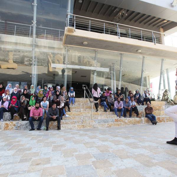 طلاب من كلية الهندسة المعمارية - جامعة النجاح الوطنية
