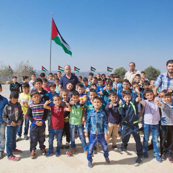 طلاب من مدرسة عارورة
