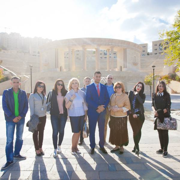 نوفيكا اين، محرر، ميراجورودسكيا الينا، منتج، نيرسيفوف ديميتري، مراقب، أوراكولوف ميخائيل، مصور، مجلة برافادا - روسيا