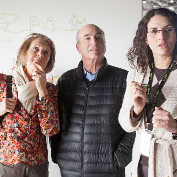 مايكل هاردينغ، طبيب، أنجيلا هاردينغ، مؤسس، مركز لغة التخاطب والسمع - المملكة المتحدة