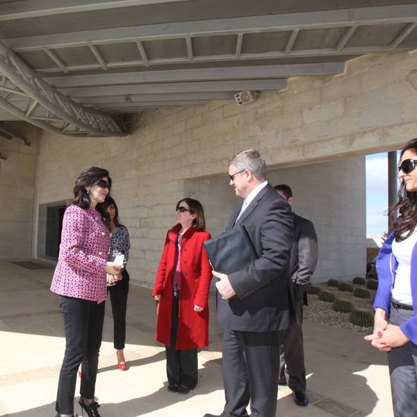 د. اليستر مكفاي، القنصل البريطاني العام في القدس
