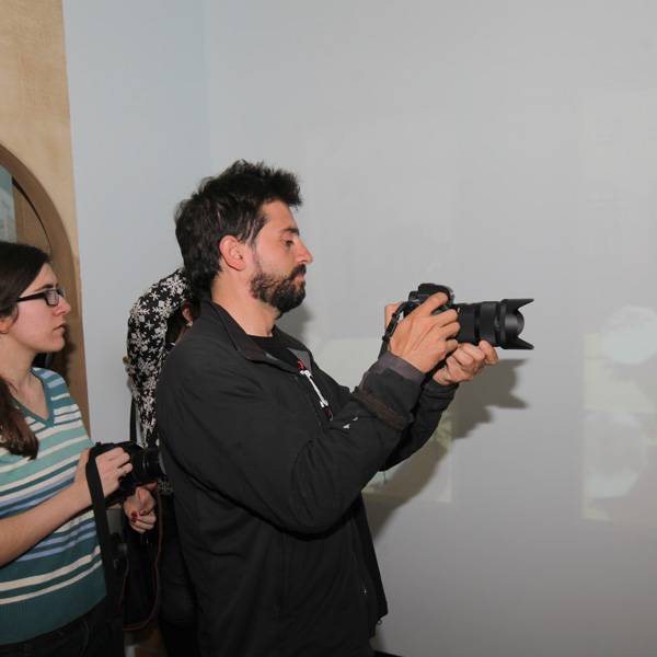 طلاب تصوير فوتوغرافي من المجتمع المحلي والعالمي، بتنسيق من البيت الدنماركي في فلسطين.
