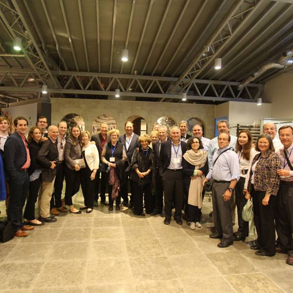 مجموعة من سيدات ورجال الأعمال
