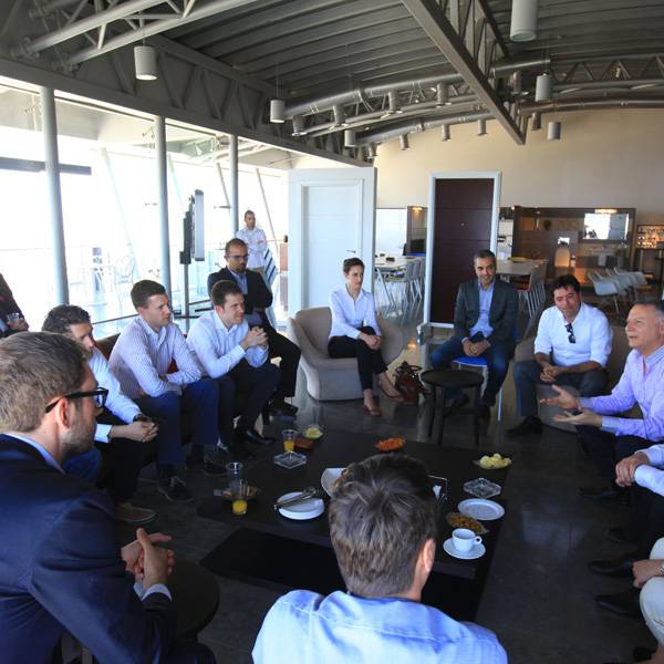 وفد من شركات داكس الالمانية (مؤشر الأسهم الألماني)
