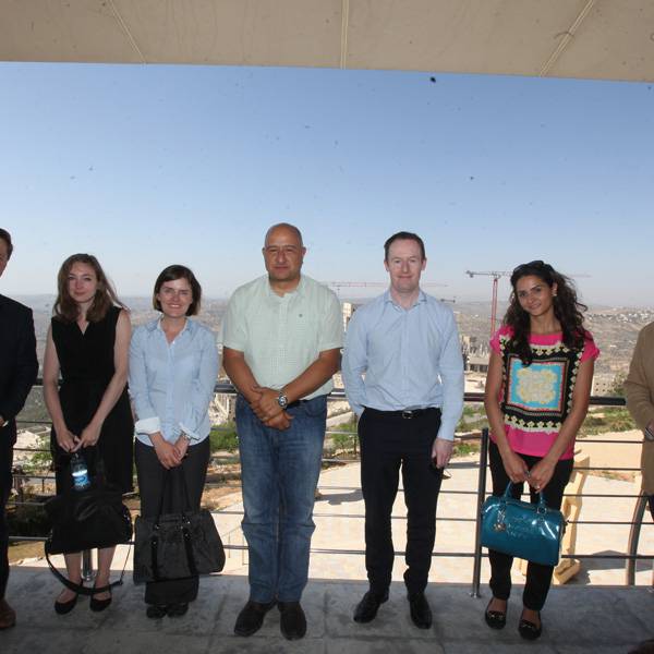 اندي دافيسون، ماريا بلجارد، شركة لندن وشركاه، ووري هنتر و رانيا مرعي، السفارة البريطانية، دومينيك هيرلي، سيمون ريس، عمدة مكتب لندن
