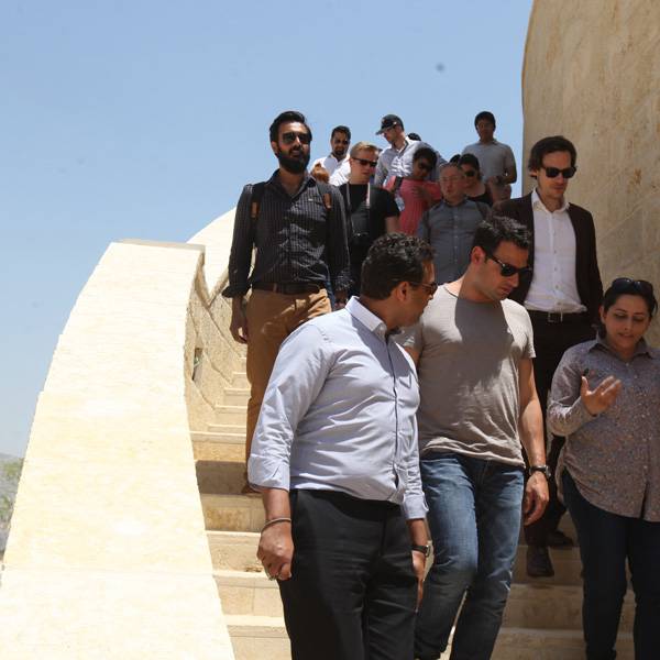 أساتذة وطلاب ماجستير من كلية كاس لإدارة الأعمال، جامعة مدينة لندن
