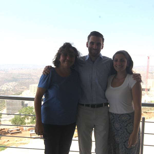 زينة عزام، المدير التنفيذي لصندوق القدس والبرنامج التعليمي - مركز فلسطين ولينا صيقلي، مغنية جاز
