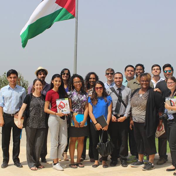 وفد من مبادرة شجرة الزيتون
