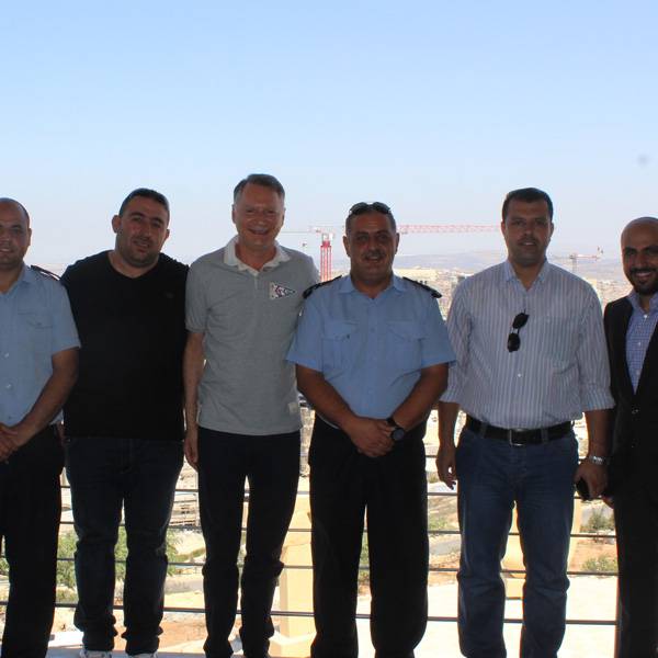 عاهد حساين، مدير العلاقات العامة والإعلام، رأفت دوابشة، نائب مدير العمليات، فواز طالب، نائب المدير - شرطة محافظة رام الله والبيرة
