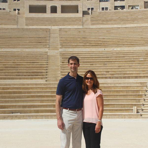 توم كوتون، عضو مجلس الشيوخ عن ولاية أركنساس، وآنا كوتون، محامية
