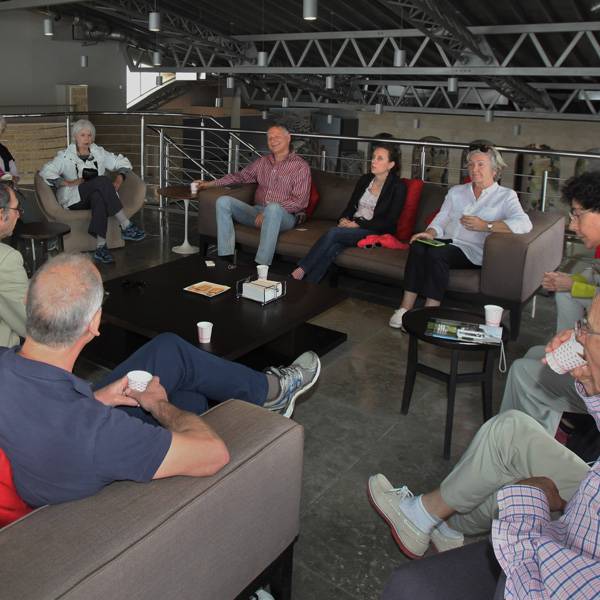 مجموعة من سيدات ورجال الأعمال الأوروبيين‬‎
