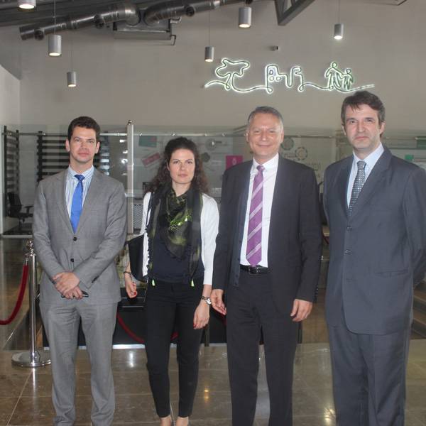 لويس فرناندو كارفالو، مستشار الوزير، لياندرو فييرا، سكرتير أول، لبنى توما، مساعدة - ممثلية البرازيل في فلسطين
