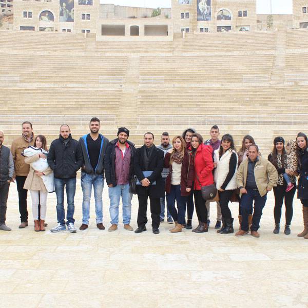 مجموعة من مؤسسة حياة الشباب
