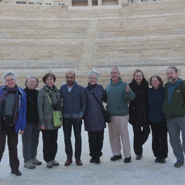 مشاركون في جولة بريكنج بريد
