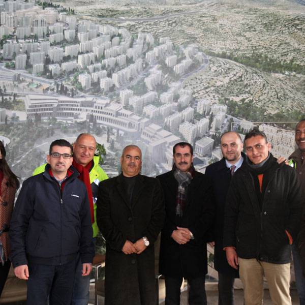 ارنست و يونج , و دائرة كبار المكلفين
