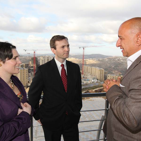 الدكتور توميكا تيلمان، المستشار الأعلى للأمين العام -السناتور كيري- للمجتمع المدني والديمقراطيات الناشئة
