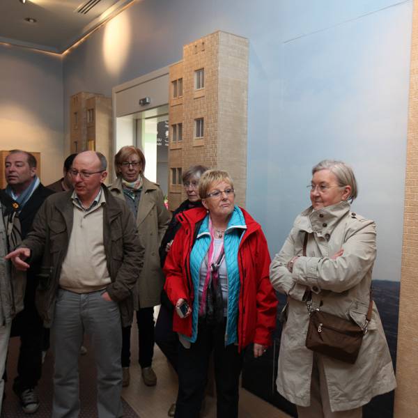 مجموعة من قراء مجلة زيت الألمانية
