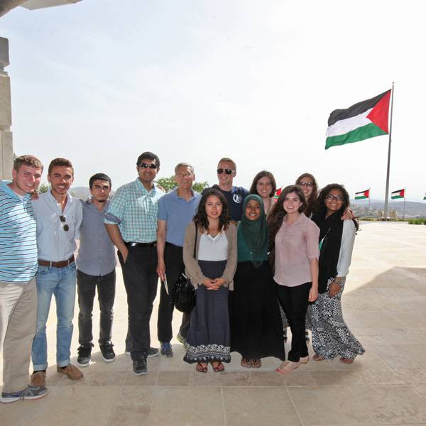 وفد من برنامج ابراهيم للقيادة والحوارفي الشرق الاوسط، كلية كوينز
