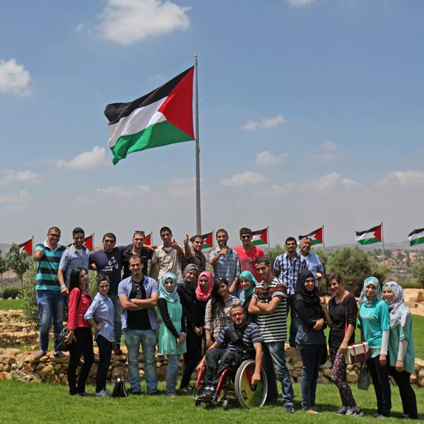 طلاب برنامج تميز، منتدى شارك الشبابي، جامعة القدس المفتوحة
