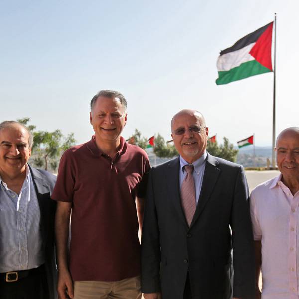 شبلي تلحمي، أستاذ أنور السادات للسلام والتنمية في جامعة ميريلاند. وسعيد برانسي، مؤسس بي سي اي في الاردن وفلسطين
