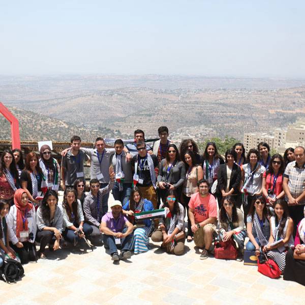 مجموعة من شباب الشتات الفلسطيني، مؤسسة الأراضي المقدسة المسيحية المسكونية
