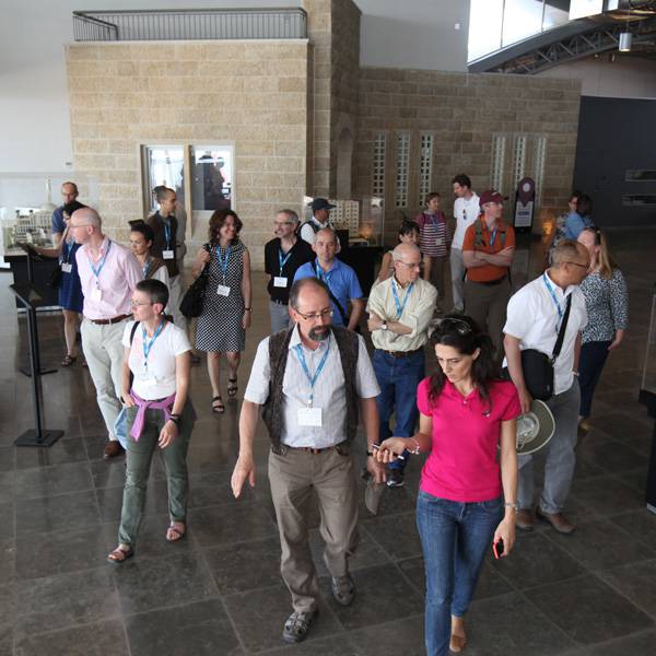 أساتذة ومحاضرو جامعات نورث إيسترن، بوسطن، ماساتشوستس، كلارك، وكليات ميدلبري ووليسلي
